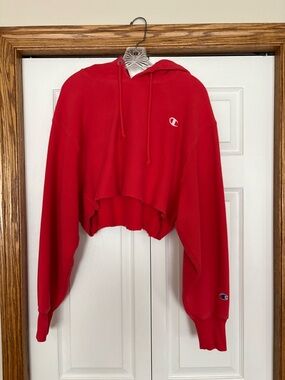 Champion Women's Red Cropped Crewneck Hoodie